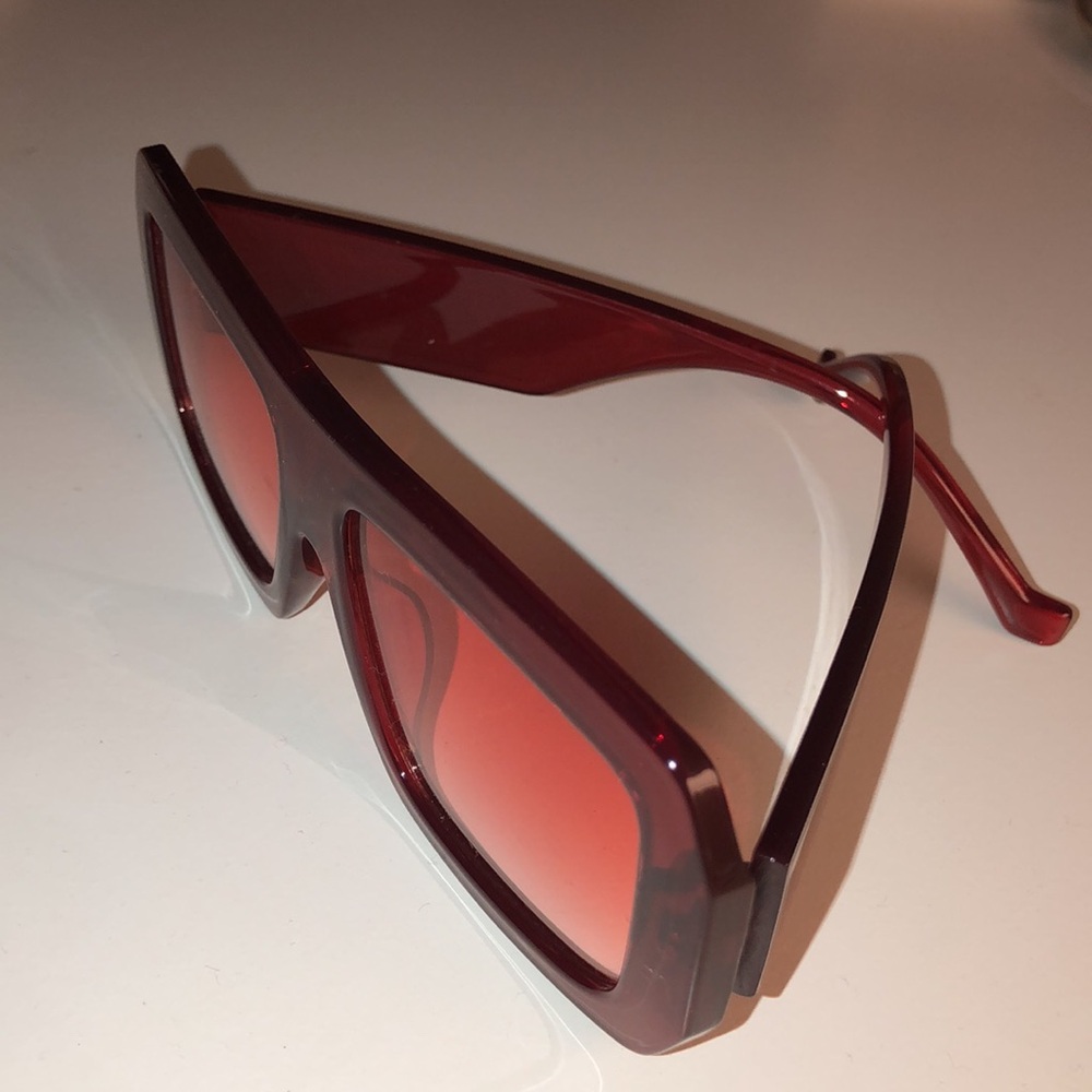 Red sunglasses - Picture 2 of 2